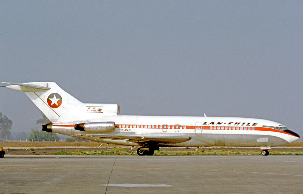 LATAM Airlines aircraft (LA) — aerolínea con rutas internacionales, photo via Wikimedia Commons (Wikipedia media-list)