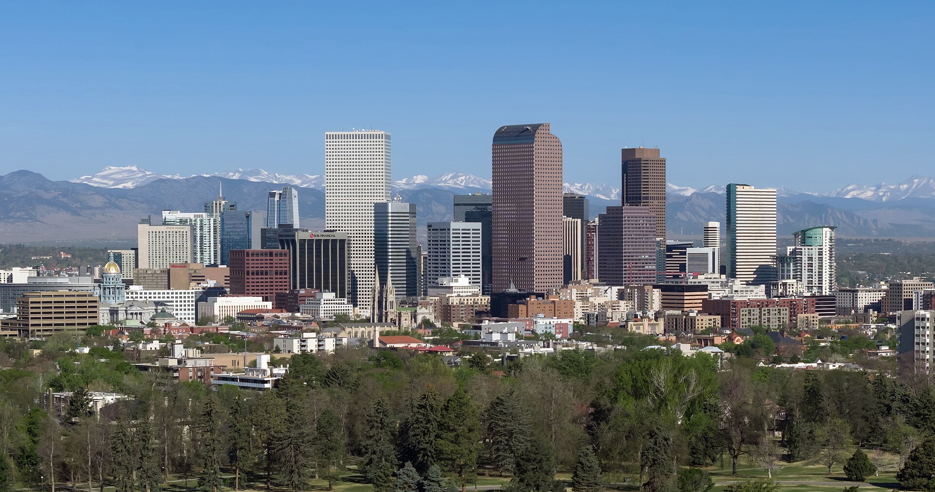 Denver (DEN) — aeropuerto del corredor paisano hacia Estados Unidos, photo via Wikimedia Commons (media-list scan)