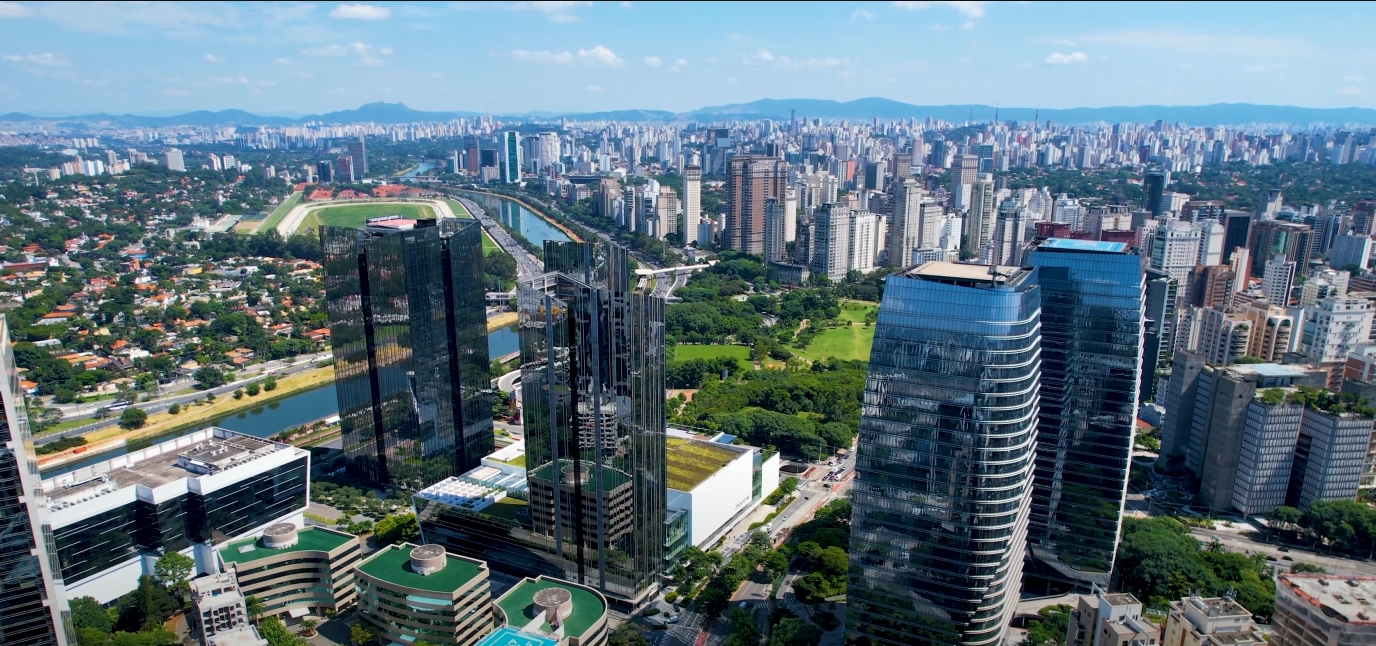 São Paulo (GRU) — aeropuerto internacional, photo via Wikimedia Commons (Wikipedia summary image)