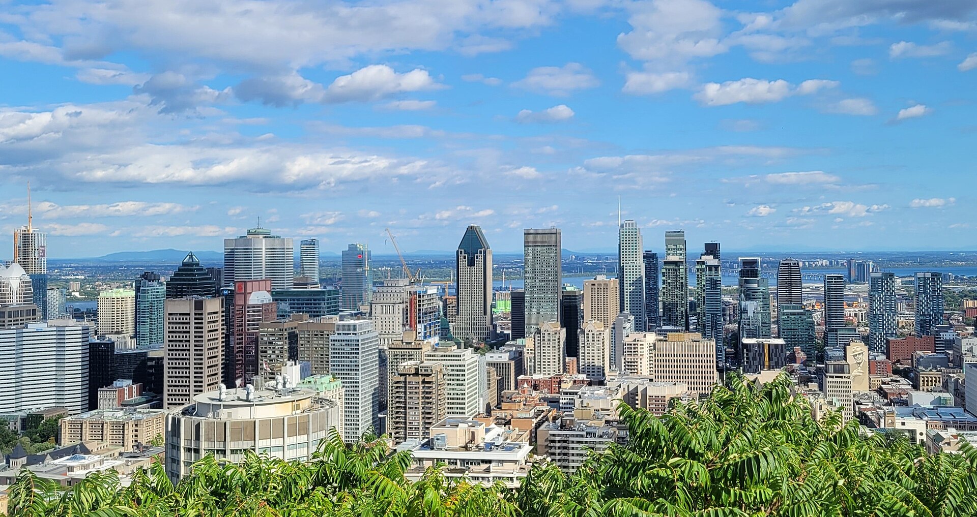 Montreal (YUL) — aeropuerto internacional, photo via Wikimedia Commons (Wikipedia summary image)